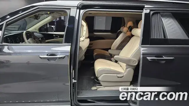 Kia Carnival 2021 — Photo 12/20