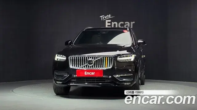 Volvo XC90 2023 — ფოტო 1/32