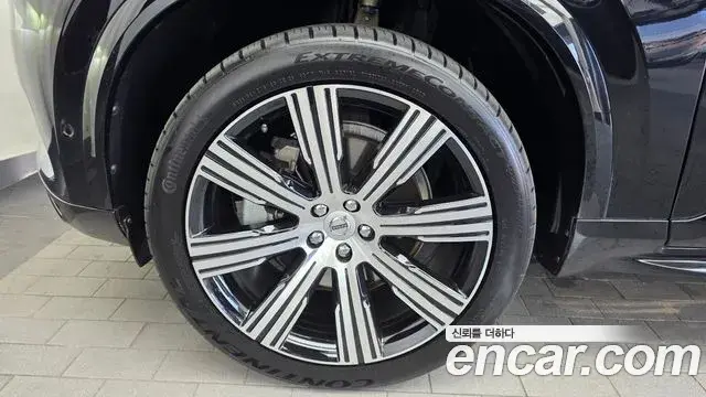 Volvo XC90 2023 — ფოტო 31/32