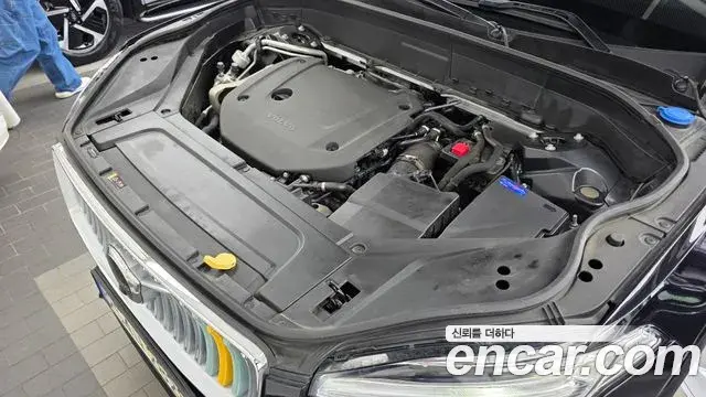 Volvo XC90 2023 — ფოტო 25/32