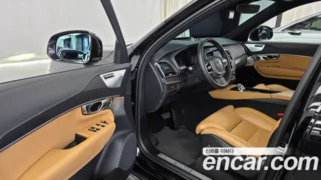 Volvo XC90 2023 — ფოტო 18/32