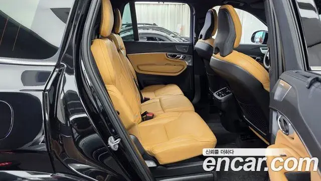 Volvo XC90 2023 — ფოტო 19/32