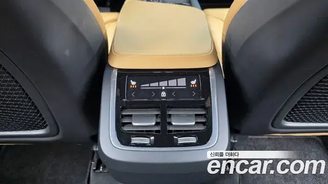Volvo XC90 2023 — ფოტო 32/32