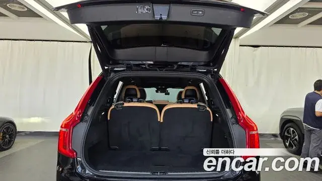 Volvo XC90 2023 — ფოტო 17/32