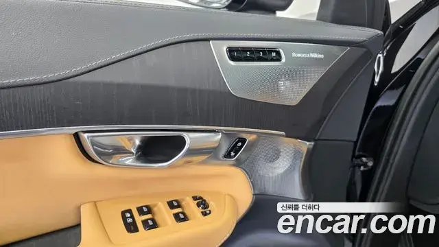 Volvo XC90 2023 — ფოტო 28/32