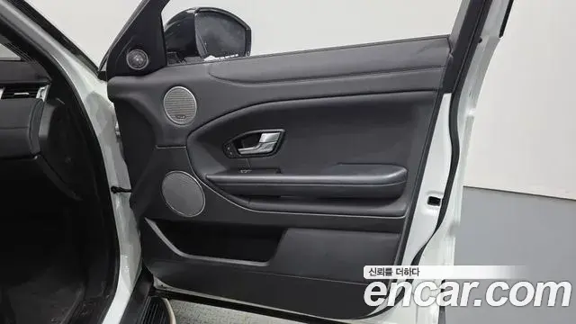 Land Rover Range Rover Evoque 2018 — ფოტო 33/34