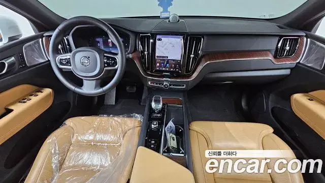 Volvo XC60 2023 — Фото 7/20