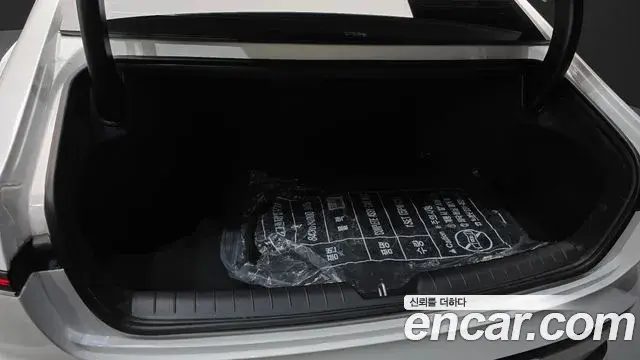 Hyundai Grandeur 2023 — Photo 18/20