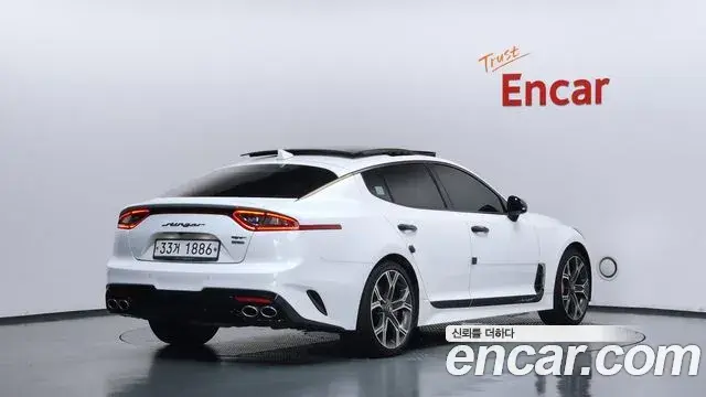 Kia Stinger 2018 — Фото 2/20