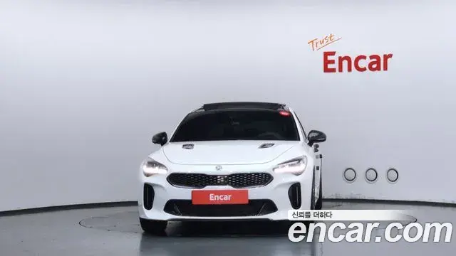 Kia Stinger 2018 — Фото 3/20