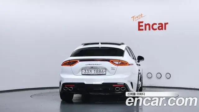 Kia Stinger 2018 — Фото 4/20