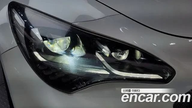Kia Stinger 2018 — ფოტო 30/35