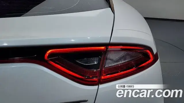 Kia Stinger 2018 — ფოტო 35/35