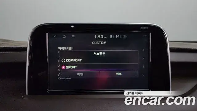 Kia Stinger 2018 — ფოტო 25/35