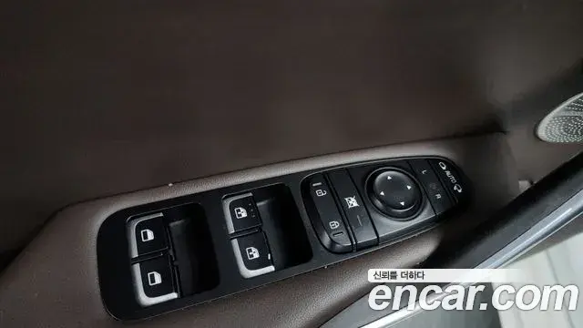 Kia Stinger 2018 — ფოტო 14/35
