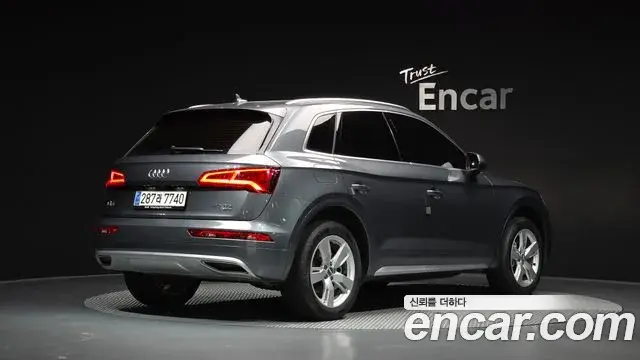 Audi Q5 2020 — Фото 2/20