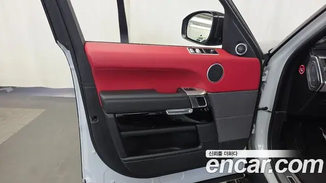 Land Rover Range Rover Sport 2019 — Photo 32/33