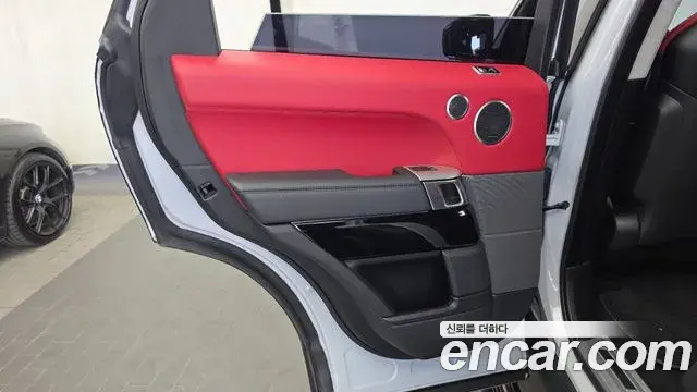 Land Rover Range Rover Sport 2019 — Photo 28/33