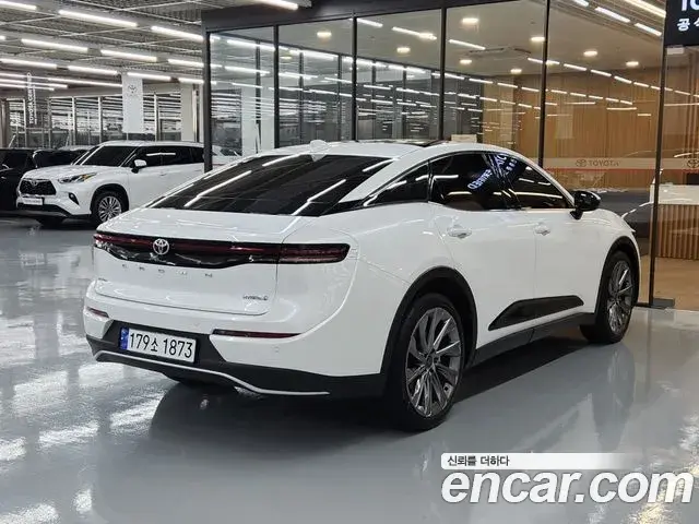 Toyota Crown Crossover 2023 — Şəkil 18/19