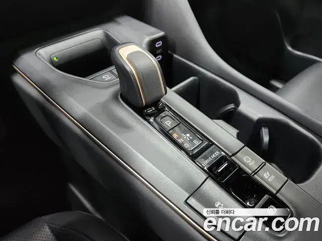 Toyota Crown Crossover 2023 — Şəkil 13/19