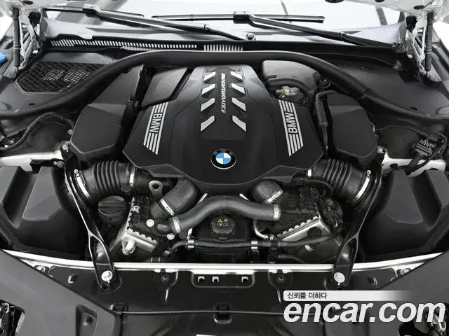 BMW 8 Series 2024 — Фото 6/20