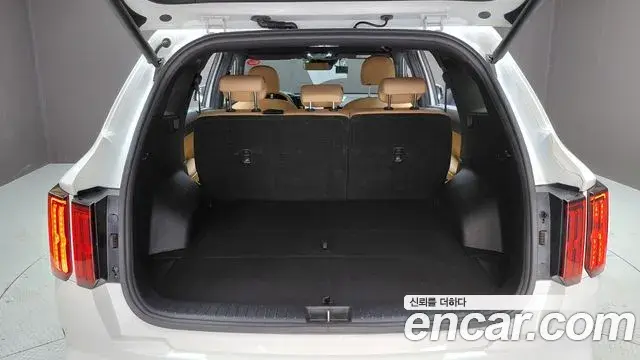Kia Sorento 2021 — Фото 18/20
