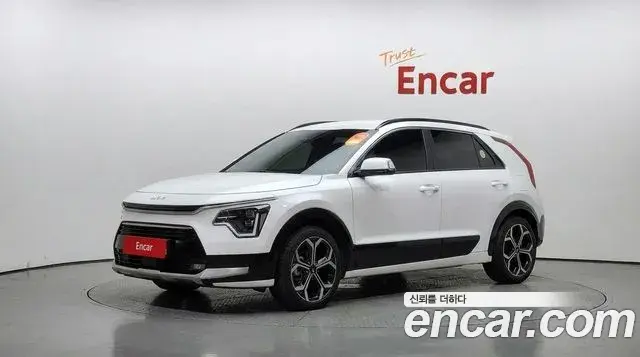 Kia Niro 2022 — Фото 1/20