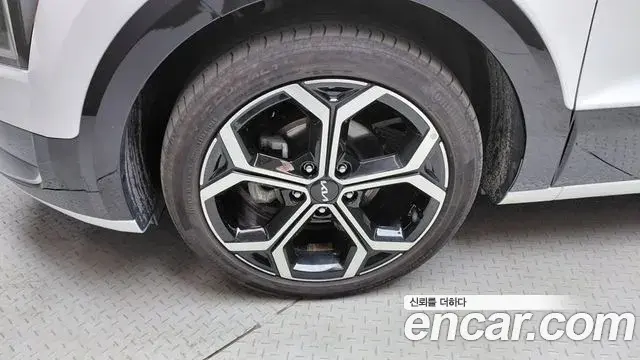 Kia Niro 2022 — Фото 5/20
