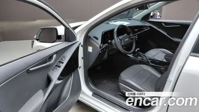 Kia Niro 2022 — Фото 10/20