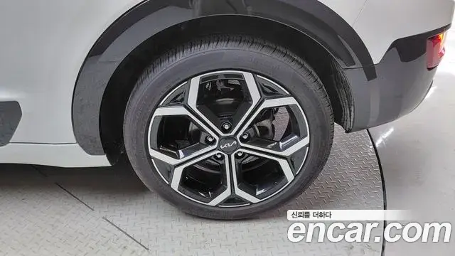 Kia Niro 2022 — Photo 28/30