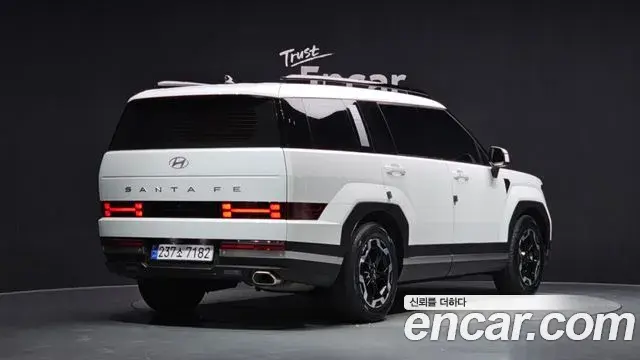 Hyundai Santa Fe 2023 — Photo 2/20