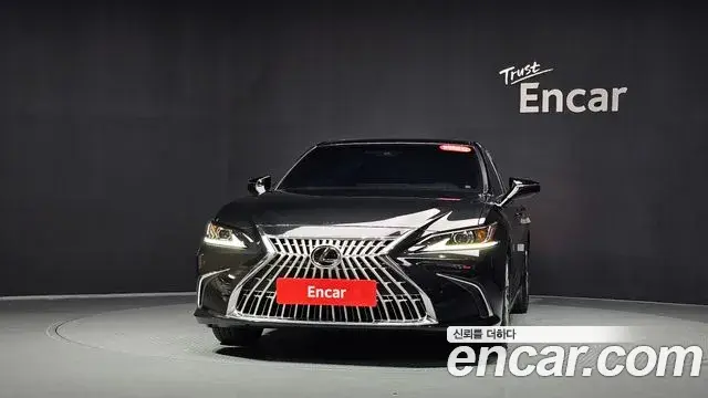 Lexus ES300h 2025 — Photo 27/37
