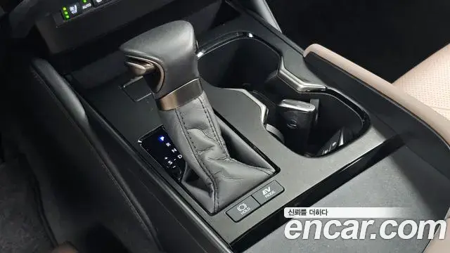 Lexus ES300h 2025 — Photo 21/37