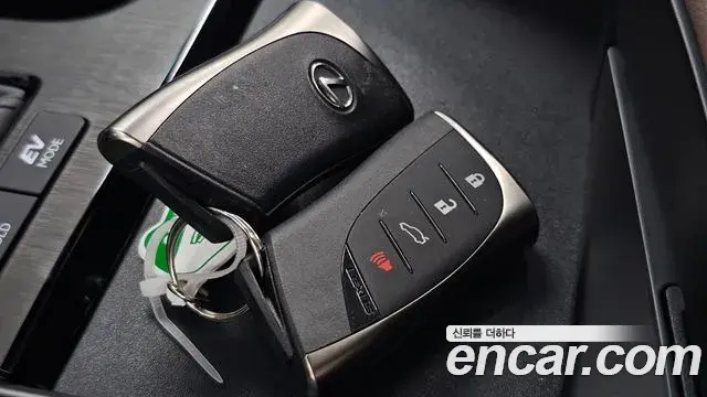 Lexus ES300h 2025 — Photo 22/37