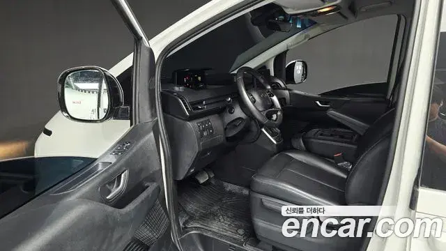 Hyundai Staria 2022 — Фото 10/20