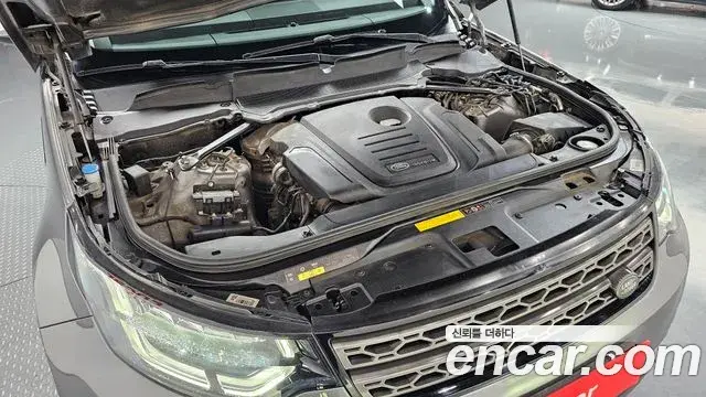 Land Rover Discovery 5 2018 — ფოტო 25/35