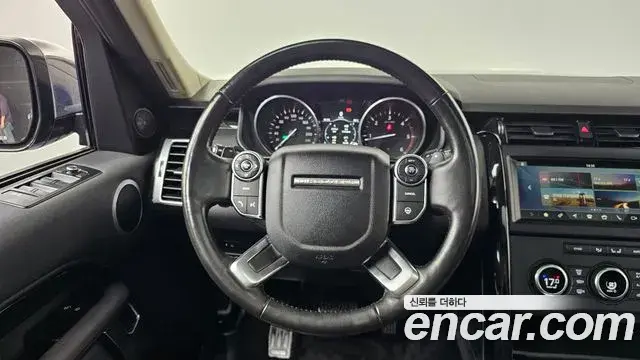Land Rover Discovery 5 2018 — ფოტო 13/35