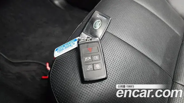 Land Rover Discovery 5 2018 — ფოტო 29/35