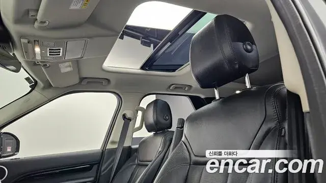 Land Rover Discovery 5 2018 — ფოტო 5/35