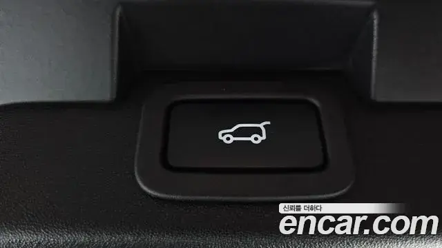 Land Rover Discovery 5 2018 — ფოტო 31/35