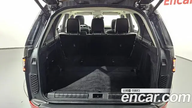 Land Rover Discovery 5 2018 — ფოტო 27/35
