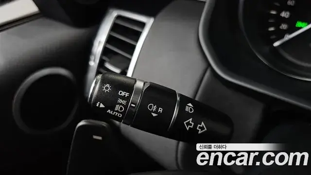 Land Rover Discovery 5 2018 — ფოტო 18/35
