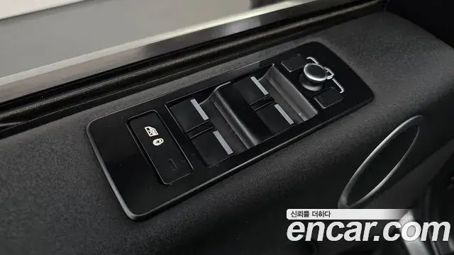 Land Rover Discovery 5 2018 — ფოტო 11/35