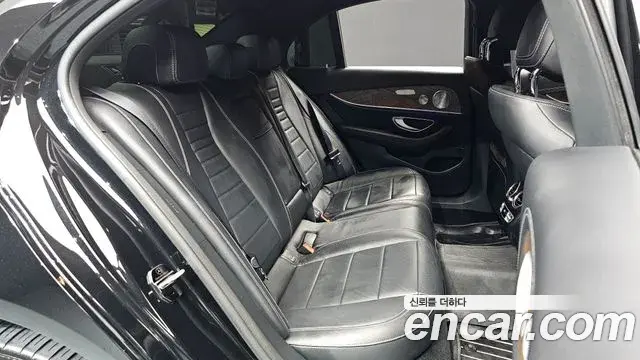 Mercedes-Benz E-Class 2020 — ფოტო 11/20