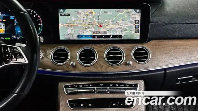 Mercedes-Benz E-Class 2020 — ფოტო 14/20