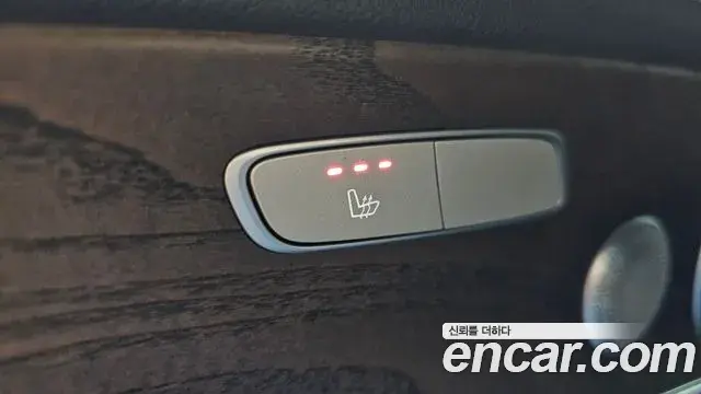 Mercedes-Benz E-Class 2020 — ფოტო 19/20
