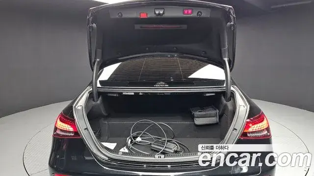 Mercedes-Benz E-Class 2020 — ფოტო 20/20
