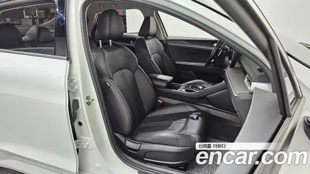 Kia K5 2022 — ფოტო 7/31