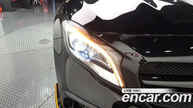 Mercedes-Benz GLA-Class 2018 — ფოტო 29/35