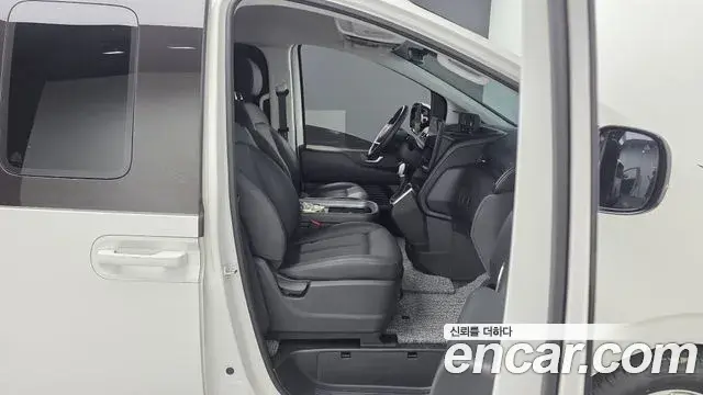 Hyundai Staria 2024 — Фото 11/20
